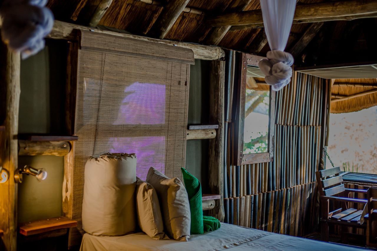 Epupa Falls Lodge Экстерьер фото